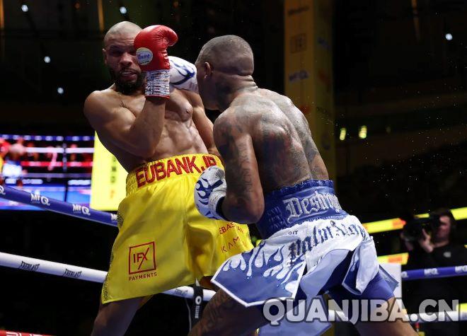 康纳-本横扫小克里斯-尤班克，强势赢得