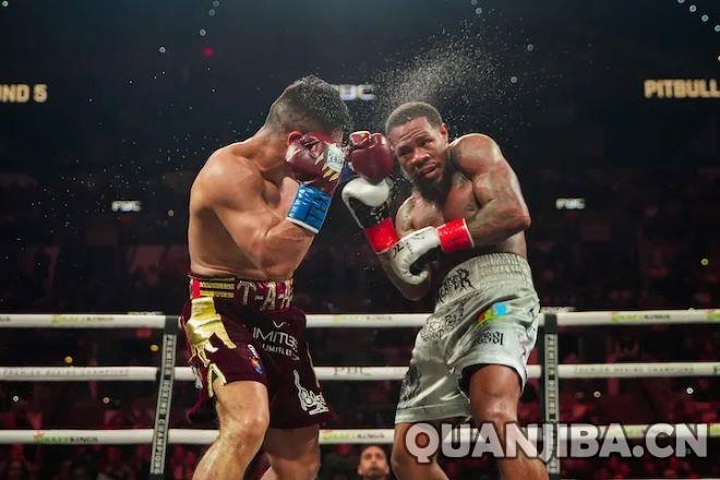 克鲁兹与罗奇鏖战12回合 打成平手成功卫