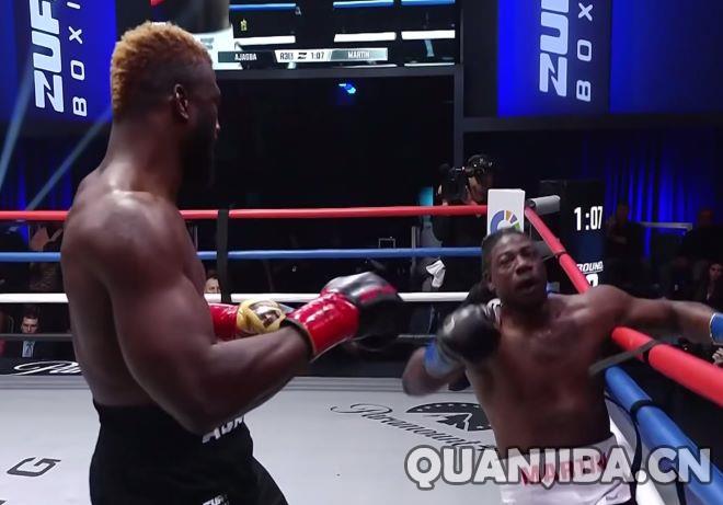 阿加格巴四回合击倒查尔斯·马丁，稳步