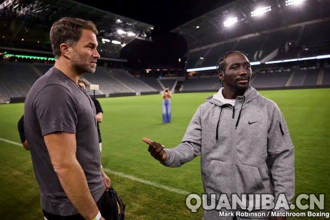 克劳福德：康纳-本为了追求收入选择与白