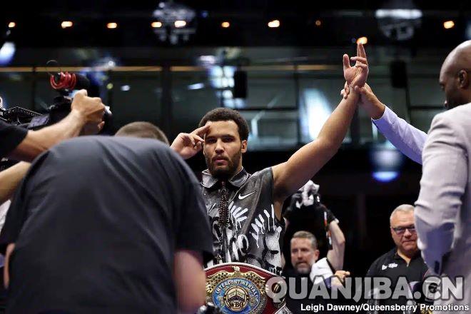 乌西克佩戴金腰带迎战范霍文不宜，伊陶