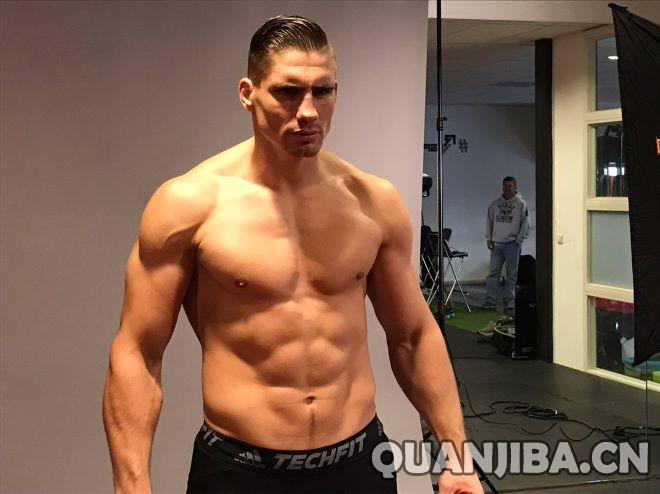 乌西克之战：范霍文拳击生涯的起点