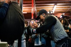 组图：戴维斯公开训练备战瑞恩-加西亚