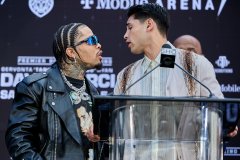 戴维斯：瑞恩-加西亚只会勾拳，技术不全面