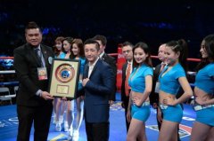 用误判讨好邹市明？外国人阴谋控制中国职业拳