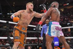 网红杰克·保罗分歧判定险胜UFC冠军泰伦·伍德利