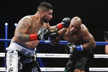 001_Chris_Arreola_vs_Seth_Mitchell.jpg