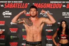 Bellator 282赛前称重图集！中量级冠军金腰带头衔