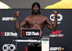 UFC on ESPN 47赛前称重图集！维托里vs坎诺尼尔