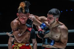 ONE周五格斗夜40战报：虎王KO派当，里卡多“让二