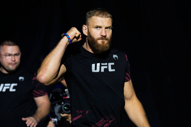UFC 297：前冠军简·布拉乔维奇因伤退赛