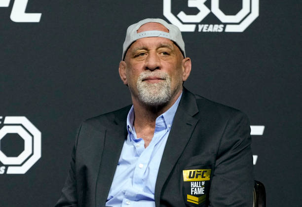 UFC名人堂成员马克·科尔曼火灾中救出父母后因吸