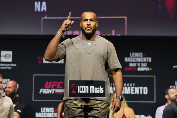 UFC格斗之夜：刘易斯vs纳西门托！赛前称重图集