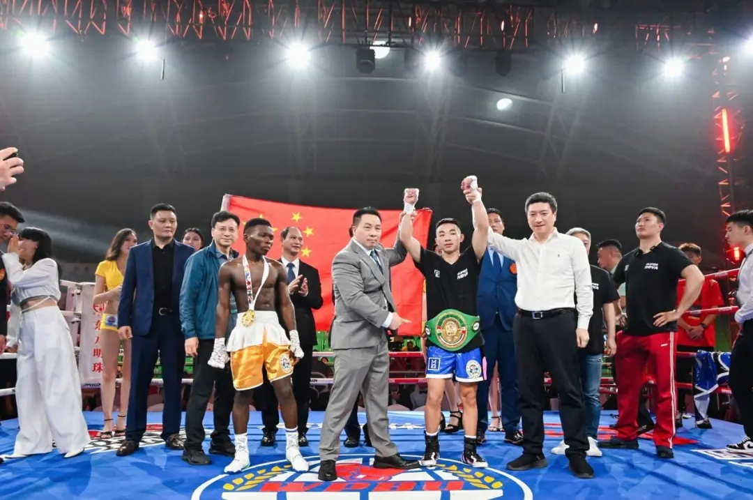 WBCWBO职业拳王争霸赛圆满落幕，中国拳手夺得3条