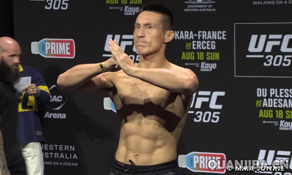 成都拳击手李景亮将与宋克南在明日的(成都拳击