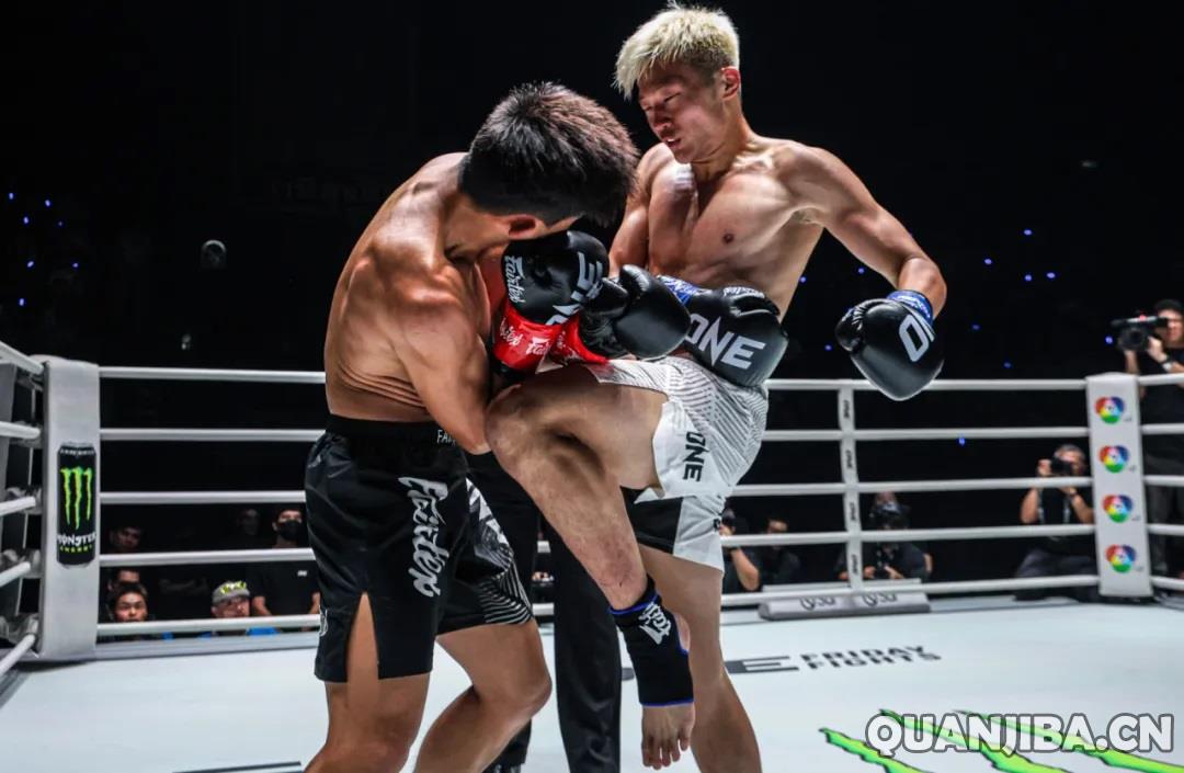 ONE周五格斗夜120战记：乌提克莱华丽KO，