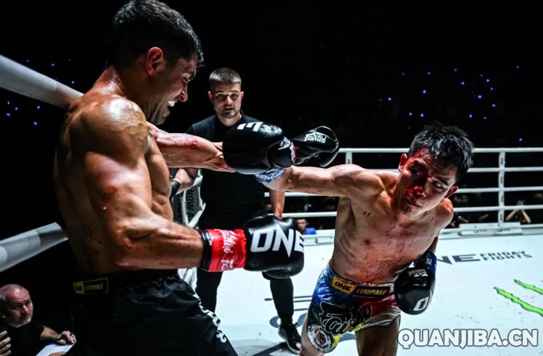 刘梦阳在散打比赛中KO对手获胜，张沛勉因分歧判定遗憾败给博特略