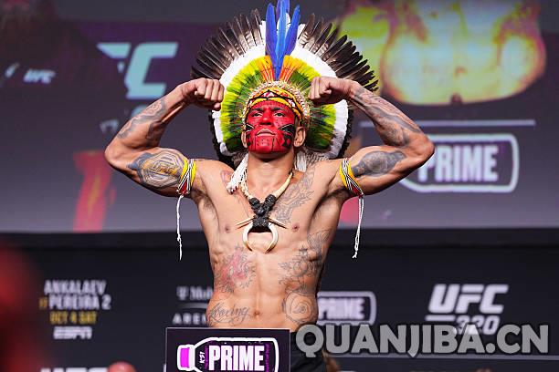 UFC 320称重仪式落幕！明日轻重量级与雏量级冠军争夺战即将展开，快来关注盛