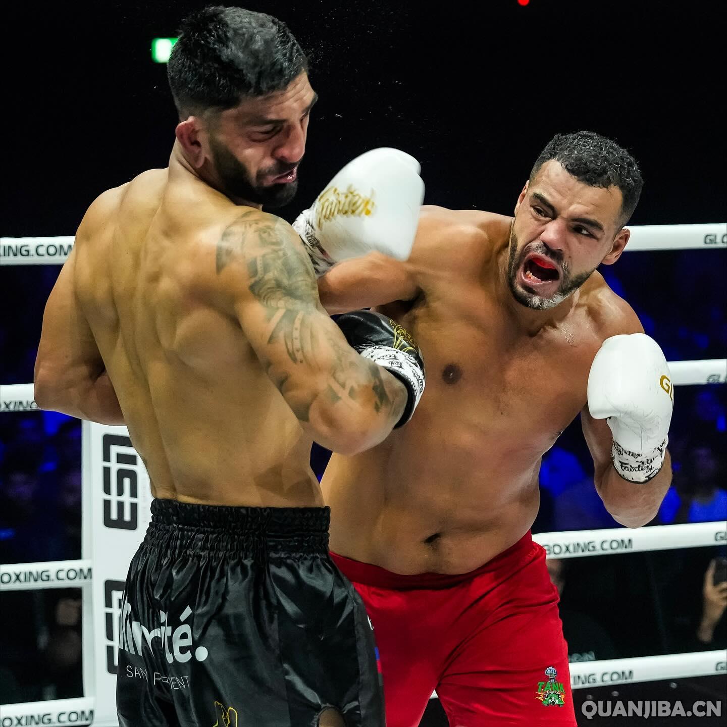 成都泰拳选手巴贝兹点数取胜，再登顶