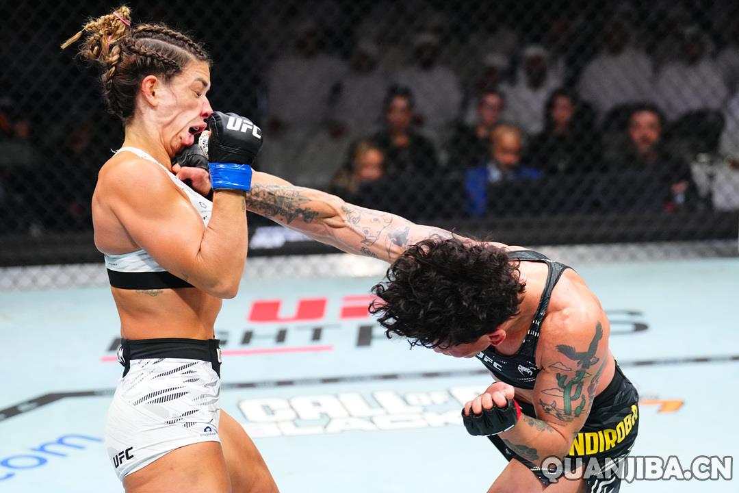 阿斯皮纳尔遭遇插眼事件无果而终，邓恩荣获拳击UFC金腰带