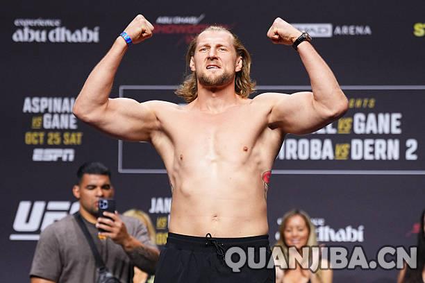 亚历山大·沃尔科夫相信自己能赢得UFC冠军称号，散打是他的优势