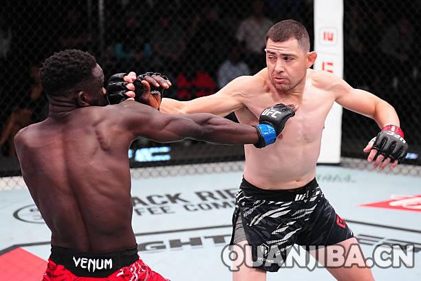 加西亚在首局以TKO战胜奥纳马，成功夺得七连胜