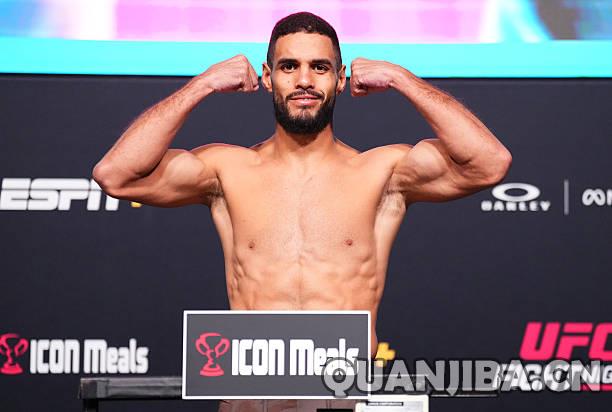UFC之夜：邦菲与布朗对决！赛前体重称量瞬间曝光，散打激战即将来临！