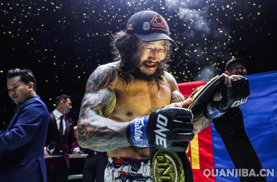 ONE巅峰系列赛第38期回顾：奥吉尔在泰拳对决中战胜安德雷德，夺得世界冠军宝