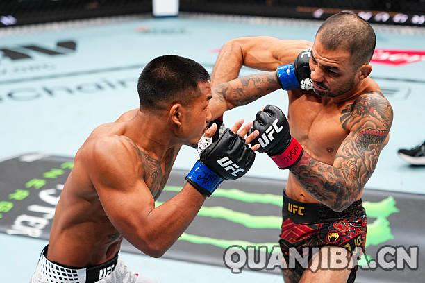 亚洲首位男选手在UFC中夺冠！约书亚·万与彼得·严携手荣获金腰带