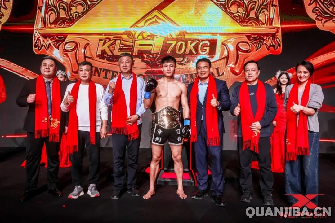 成都泰拳选手章润荣获昆仑决洲际金腰带
