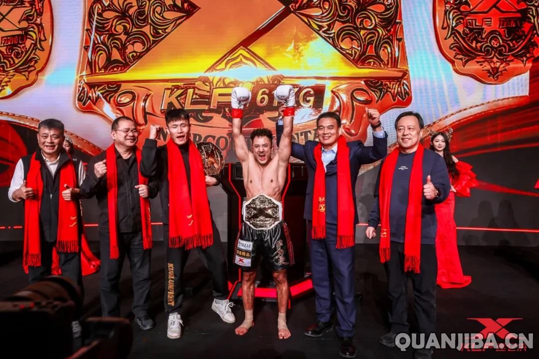 成都散打选手萨力曼·奥布力海日问鼎昆